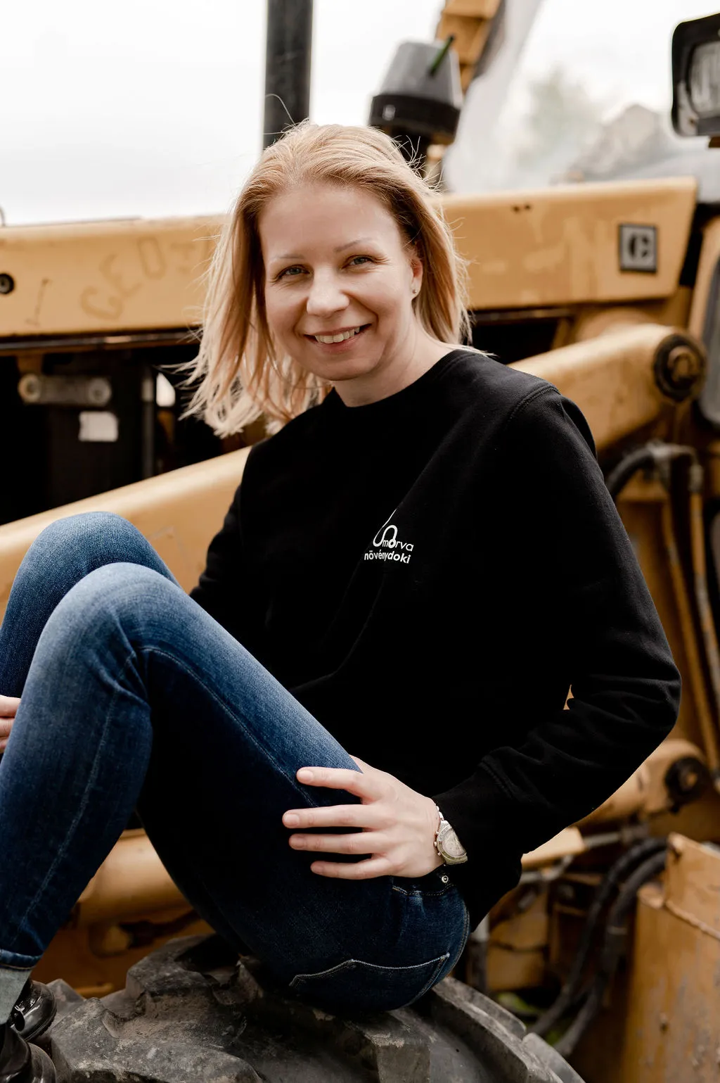 ó és ritka manapság úgy bemenni reggel hogy jó szívvel, jókedvűen megyek.Nincs okom arra, hogy ez ne így legyen.Nyilván az embernek vannak nehezebb napjai, reggelei 😅, de ez nem a munkám miatt van, hanem mert néha nehezen indul a nap…😁 Jó érzés egy olyan közösséghez tartozni, ahol olyan emberek vannak, akik jó indulattal, bizalommal vannak egymás iránt.Számíthatunk egymásra emberileg és szakmailag is és ez nagyon fontos nekem.